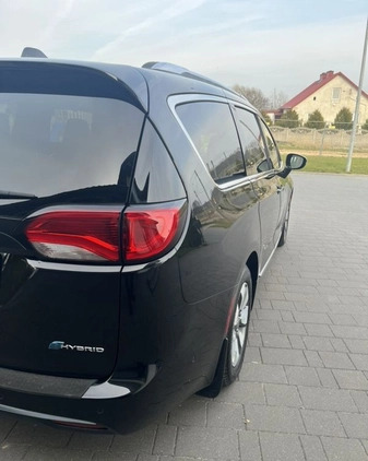 Chrysler Pacifica cena 134900 przebieg: 121000, rok produkcji 2018 z Łomża małe 466